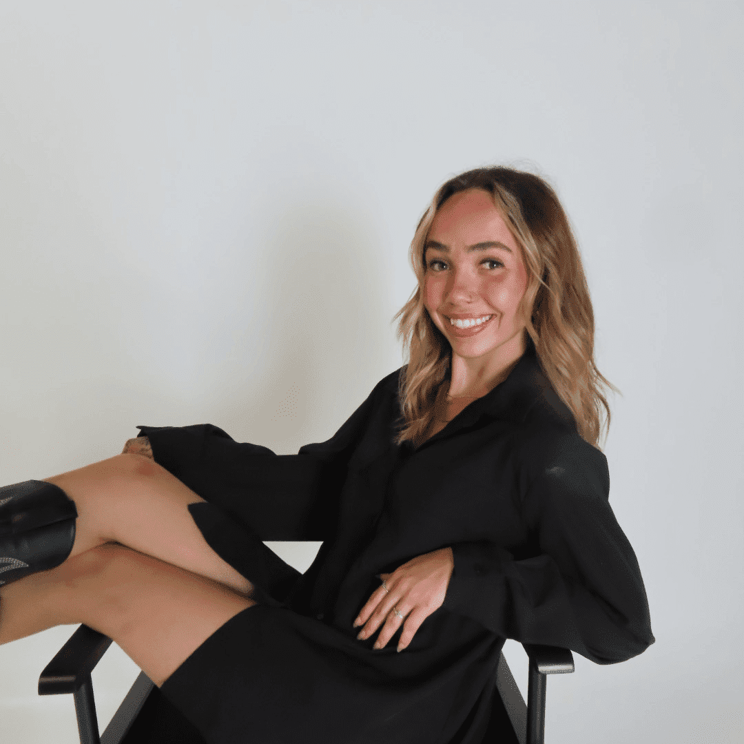 Portrait of Kailee Smith, a professional stylist at Salon Wave, showcasing their expertise and style.