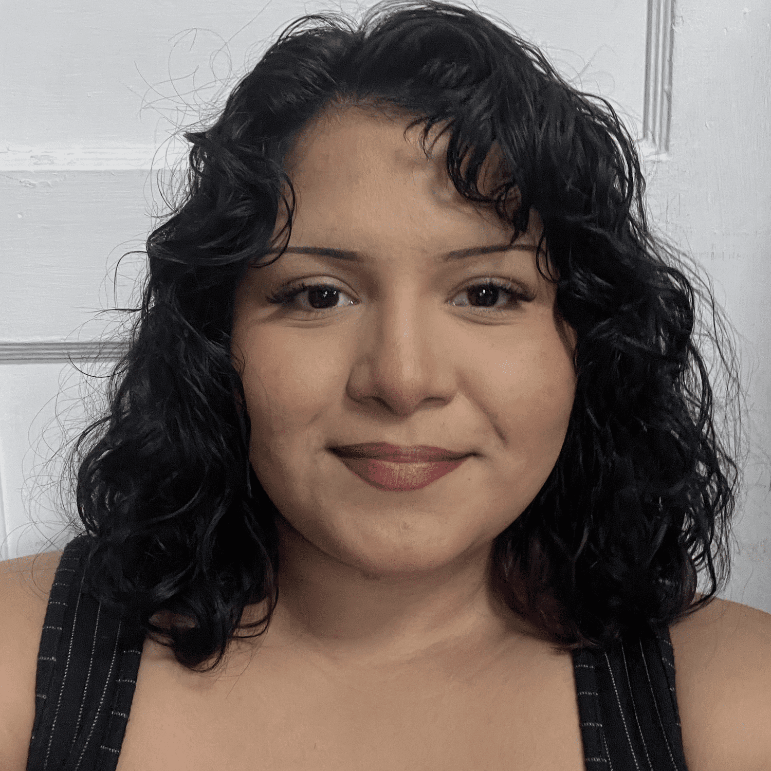 Portrait of Nataly Gaytan, a professional stylist at Salon Wave, showcasing their expertise and style.